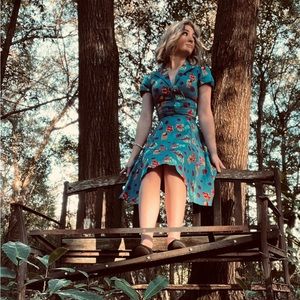 Vintage style dress. Size XS. Only worn a few times! Bought at subculture.